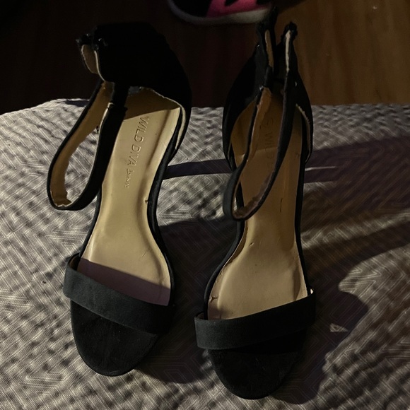 Wild Diva Black Heels - Picture 1 of 4